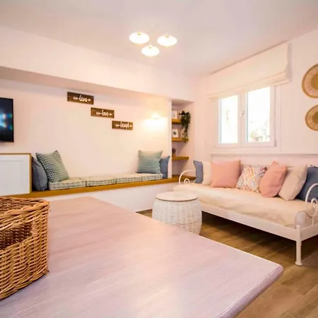 Dom wakacyjny Cosy House In The Heart Of