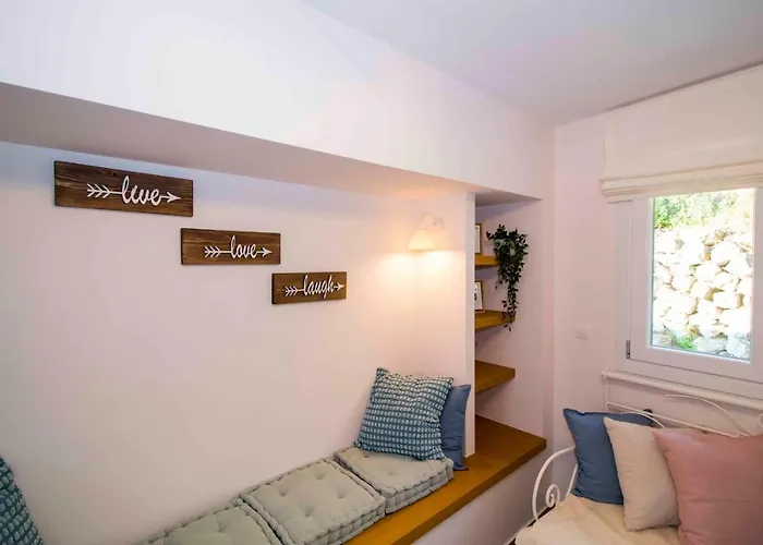 Cosy House In The Heart Of *